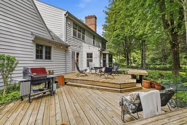 304 Fieldstone ROAD, Delafield, WI 53018