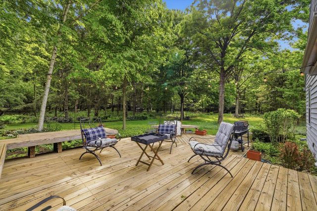 304 Fieldstone ROAD, Delafield, WI 53018