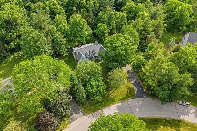 304 Fieldstone ROAD, Delafield, WI 53018