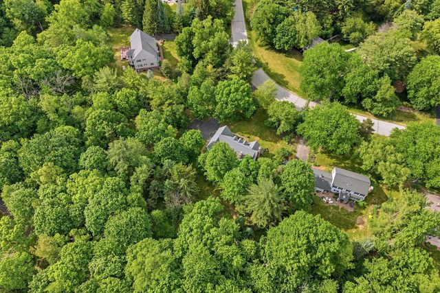 304 Fieldstone ROAD, Delafield, WI 53018