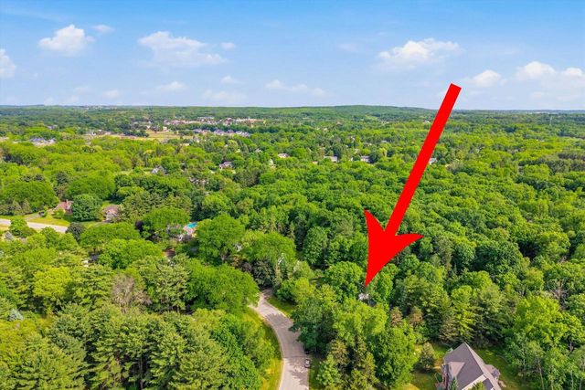 304 Fieldstone ROAD, Delafield, WI 53018