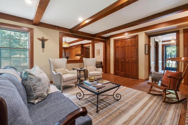 304 Fieldstone ROAD, Delafield, WI 53018