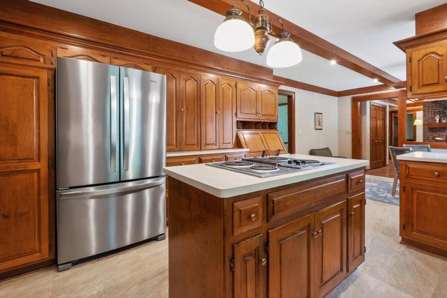 304 Fieldstone ROAD, Delafield, WI 53018