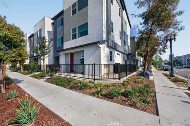 1016 E 4th, Santa Ana, CA 92701