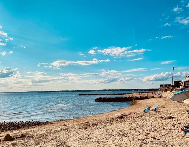 38 Mohican Road, Old Saybrook, CT 06475