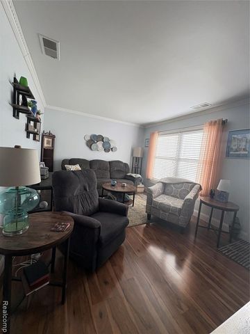 1030 Larson Ct, Rochester Hills, MI 48307