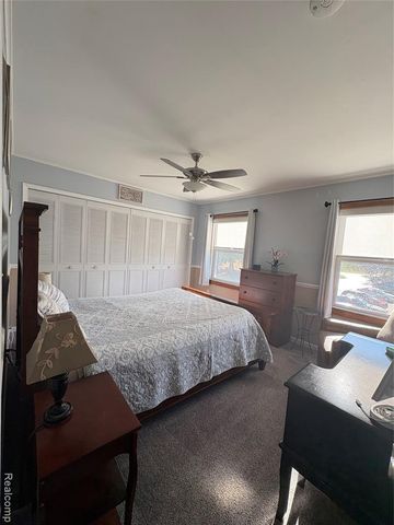 1030 Larson Ct, Rochester Hills, MI 48307