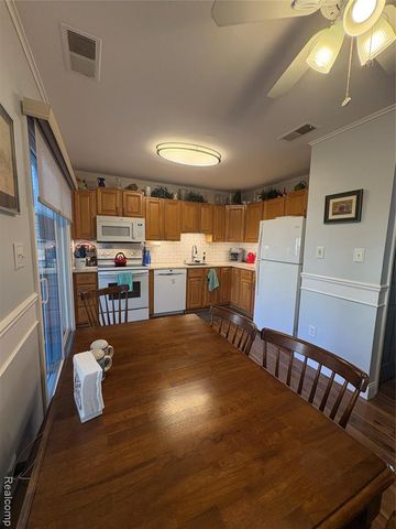 1030 Larson Ct, Rochester Hills, MI 48307