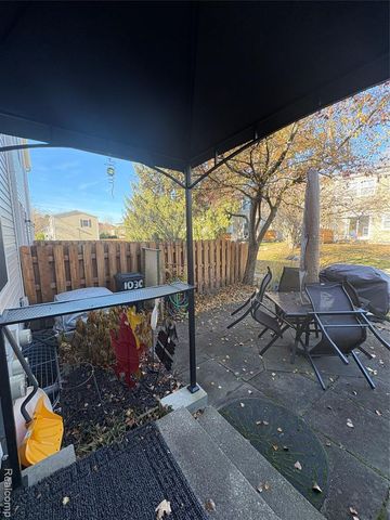 1030 Larson Ct, Rochester Hills, MI 48307