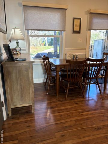 1030 Larson Ct, Rochester Hills, MI 48307