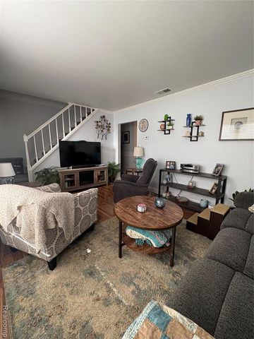 1030 Larson Ct, Rochester Hills, MI 48307