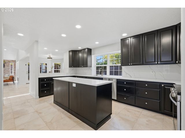 17903 RIDGE LAKE Dr, Lake Oswego, OR 97034
