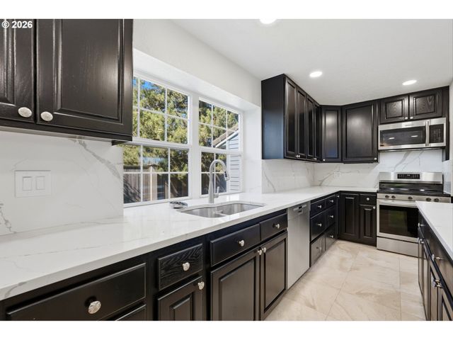 17903 RIDGE LAKE Dr, Lake Oswego, OR 97034