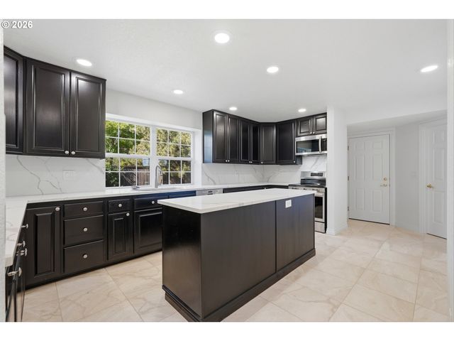 17903 RIDGE LAKE Dr, Lake Oswego, OR 97034