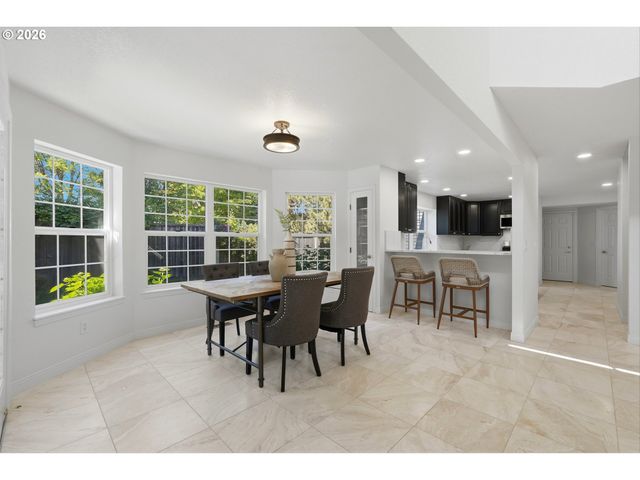 17903 RIDGE LAKE Dr, Lake Oswego, OR 97034