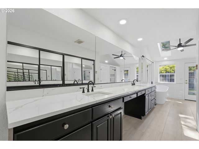 17903 RIDGE LAKE Dr, Lake Oswego, OR 97034
