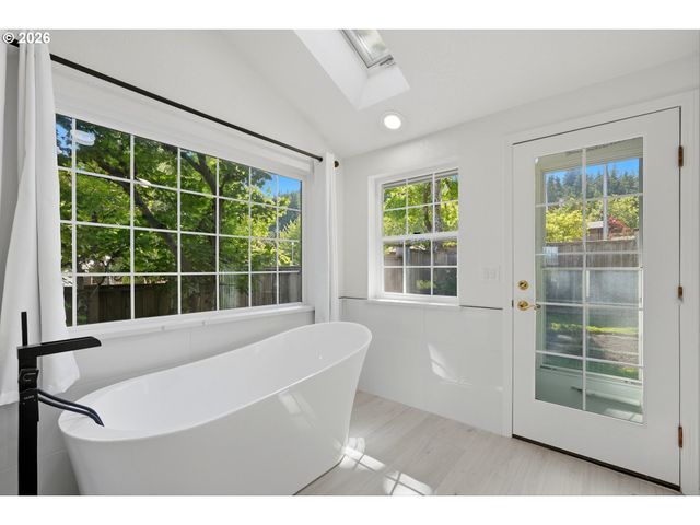 17903 RIDGE LAKE Dr, Lake Oswego, OR 97034