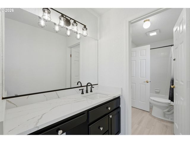 17903 RIDGE LAKE Dr, Lake Oswego, OR 97034