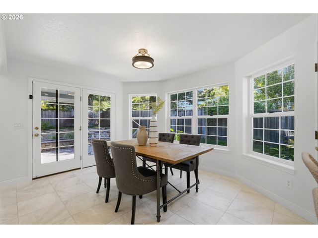 17903 RIDGE LAKE Dr, Lake Oswego, OR 97034