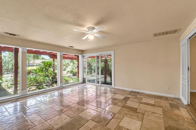 411 W Vartikian Avenue, Fresno, CA 93704