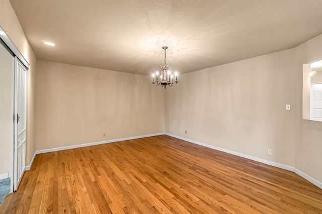 411 W Vartikian Avenue, Fresno, CA 93704