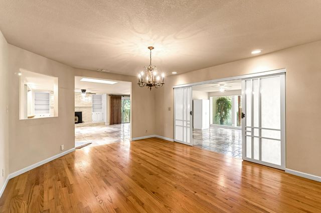 411 W Vartikian Avenue, Fresno, CA 93704