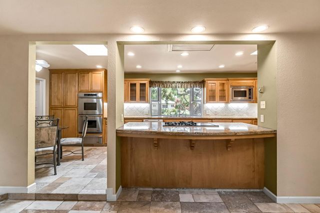 411 W Vartikian Avenue, Fresno, CA 93704