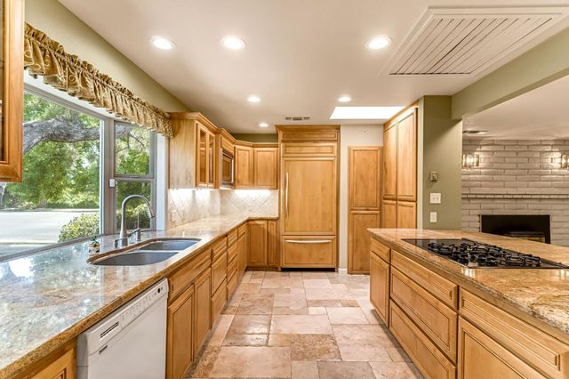 411 W Vartikian Avenue, Fresno, CA 93704