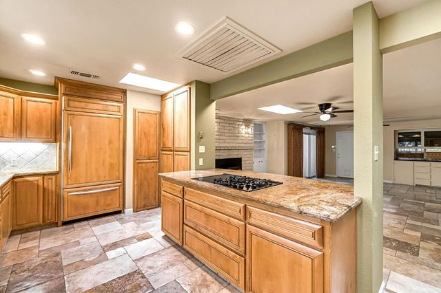 411 W Vartikian Avenue, Fresno, CA 93704