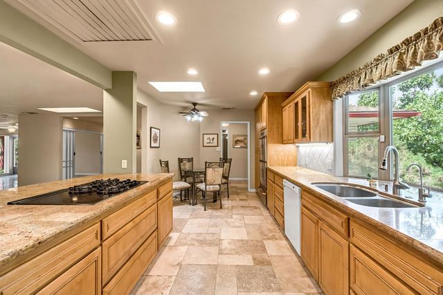 411 W Vartikian Avenue, Fresno, CA 93704