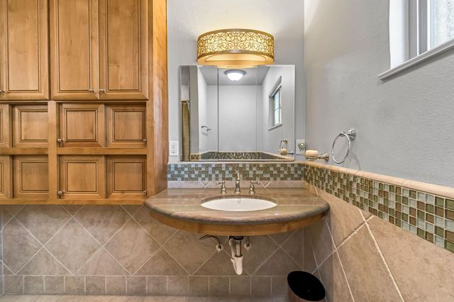 411 W Vartikian Avenue, Fresno, CA 93704