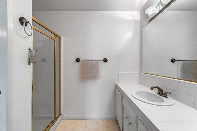 411 W Vartikian Avenue, Fresno, CA 93704