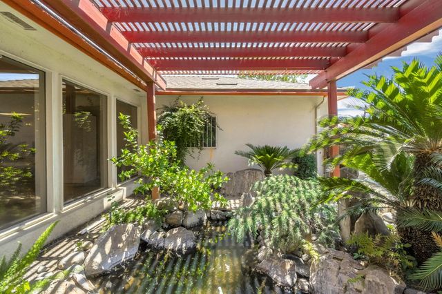 411 W Vartikian Avenue, Fresno, CA 93704