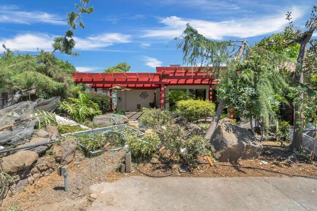 411 W Vartikian Avenue, Fresno, CA 93704