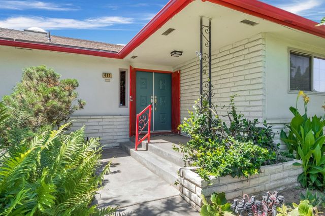 411 W Vartikian Avenue, Fresno, CA 93704
