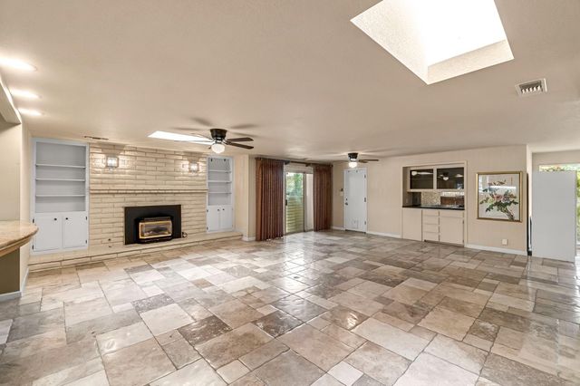 411 W Vartikian Avenue, Fresno, CA 93704