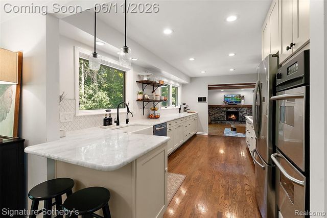5748 Cherry Crest Drive, West Bloomfield, MI 48322