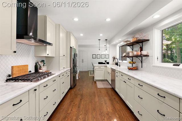5748 Cherry Crest Drive, West Bloomfield, MI 48322