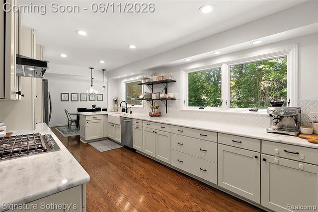 5748 Cherry Crest Drive, West Bloomfield, MI 48322