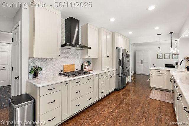 5748 Cherry Crest Drive, West Bloomfield, MI 48322