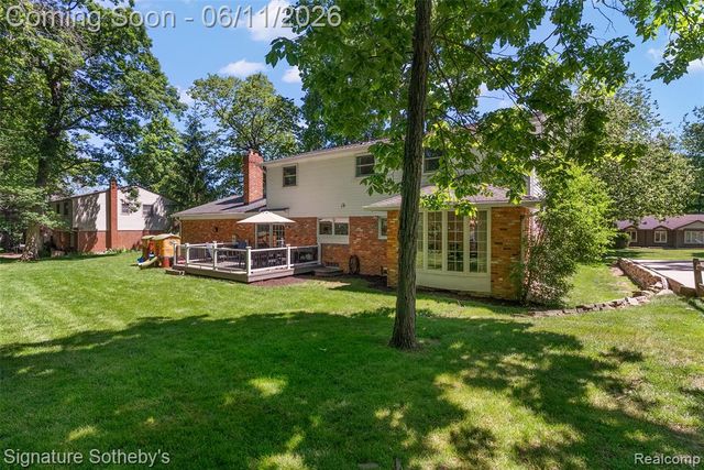 5748 Cherry Crest Drive, West Bloomfield, MI 48322