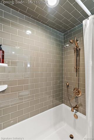 5748 Cherry Crest Drive, West Bloomfield, MI 48322
