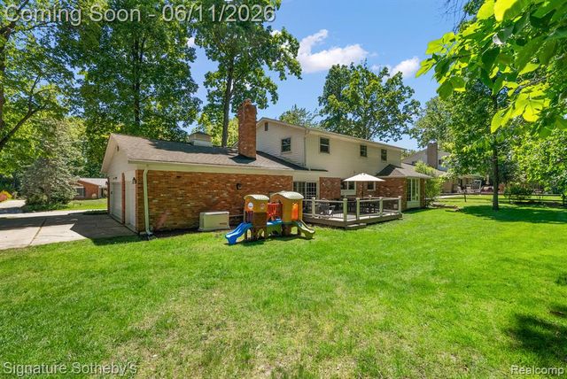 5748 Cherry Crest Drive, West Bloomfield, MI 48322
