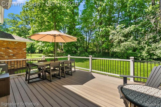 5748 Cherry Crest Drive, West Bloomfield, MI 48322