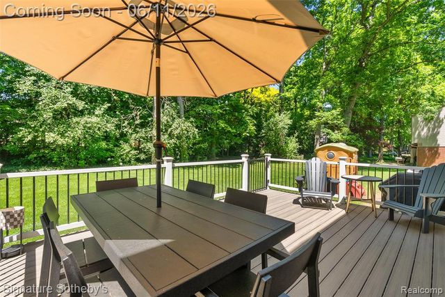 5748 Cherry Crest Drive, West Bloomfield, MI 48322