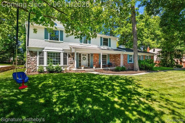 5748 Cherry Crest Drive, West Bloomfield, MI 48322