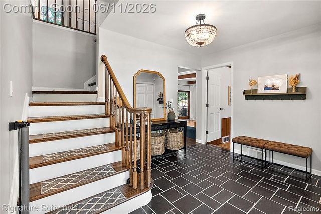 5748 Cherry Crest Drive, West Bloomfield, MI 48322