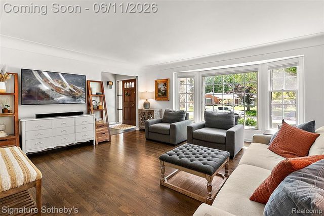 5748 Cherry Crest Drive, West Bloomfield, MI 48322
