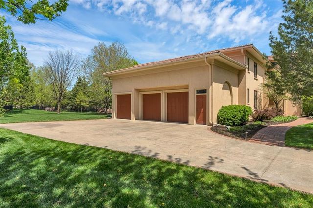 201 Fall Creek Road, Lawrence, KS 66049