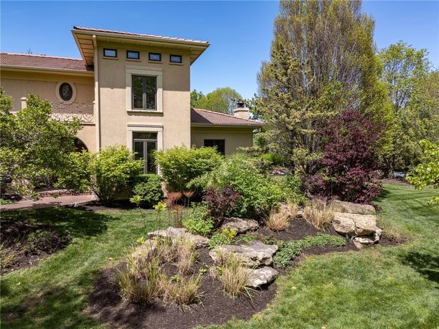 201 Fall Creek Road, Lawrence, KS 66049